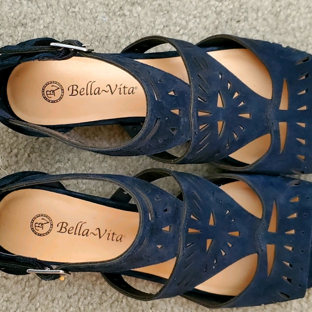 Dress sandals,